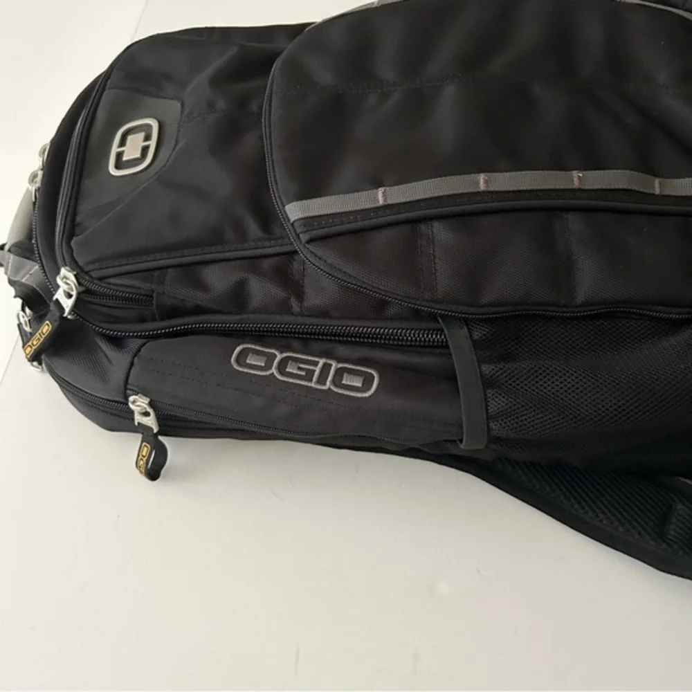 Ogio Durable Padded Breathable Black Axle Travel Laptop iPad Backpack Carrier